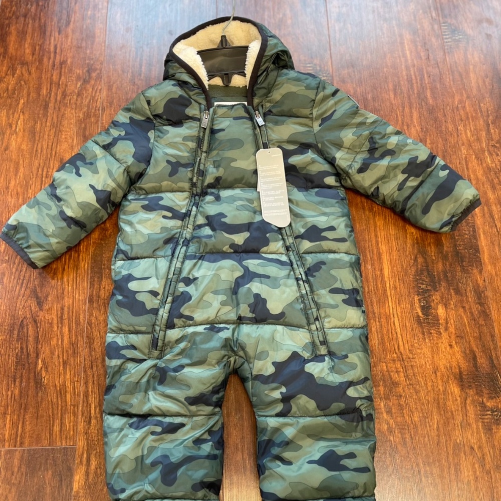 NWT Gap Baby 12-18mo Camo Snowsuit